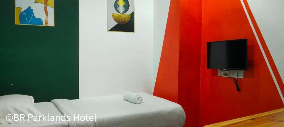 Br Parklands Hotel Кланг Экстерьер фото
